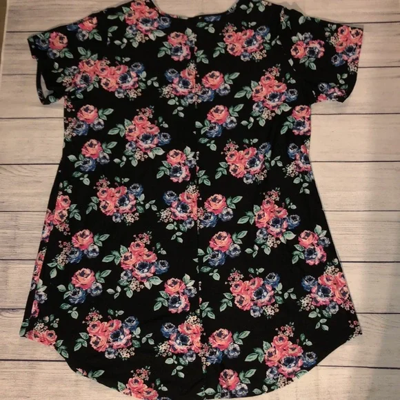 Bobbie Brooks Floral Tee - Picture 2 of 6